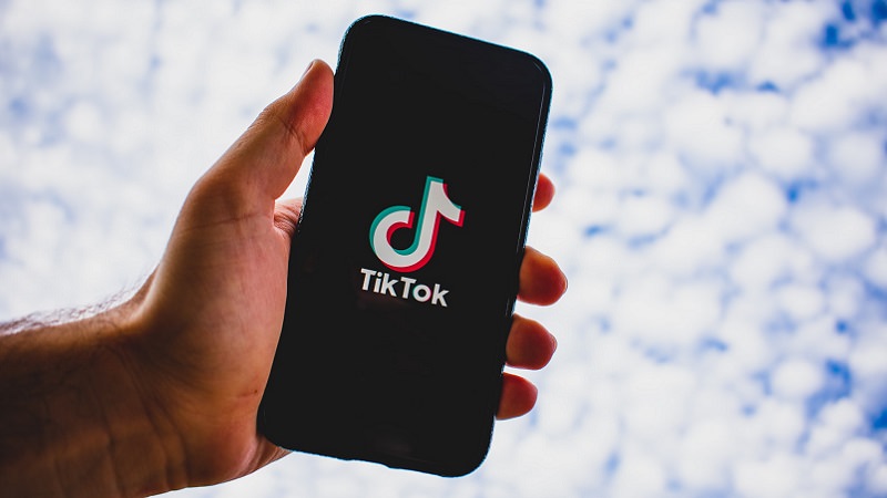 tik-tok-foto-unsplash-com-kon-karampelas